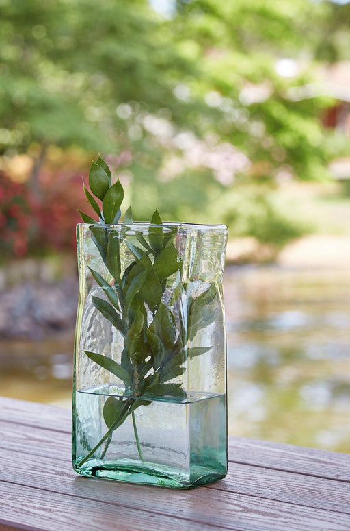 Taylow Vase - Jax Mattress (Jacksonville, FL)