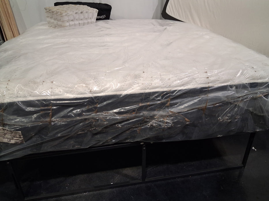 King Madison - Ashley Mattress Pillowtop Floor sample - Jax Mattress (Jacksonville, FL)